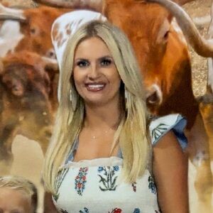 Meet your Posher, Leila